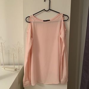 Nwot.Blush woven long slv cold shoulder button top